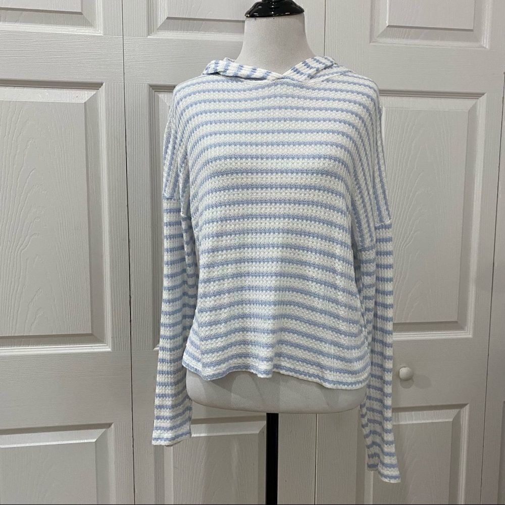Forever 21 Textured Blue White Striped Cropped Hoodie Top